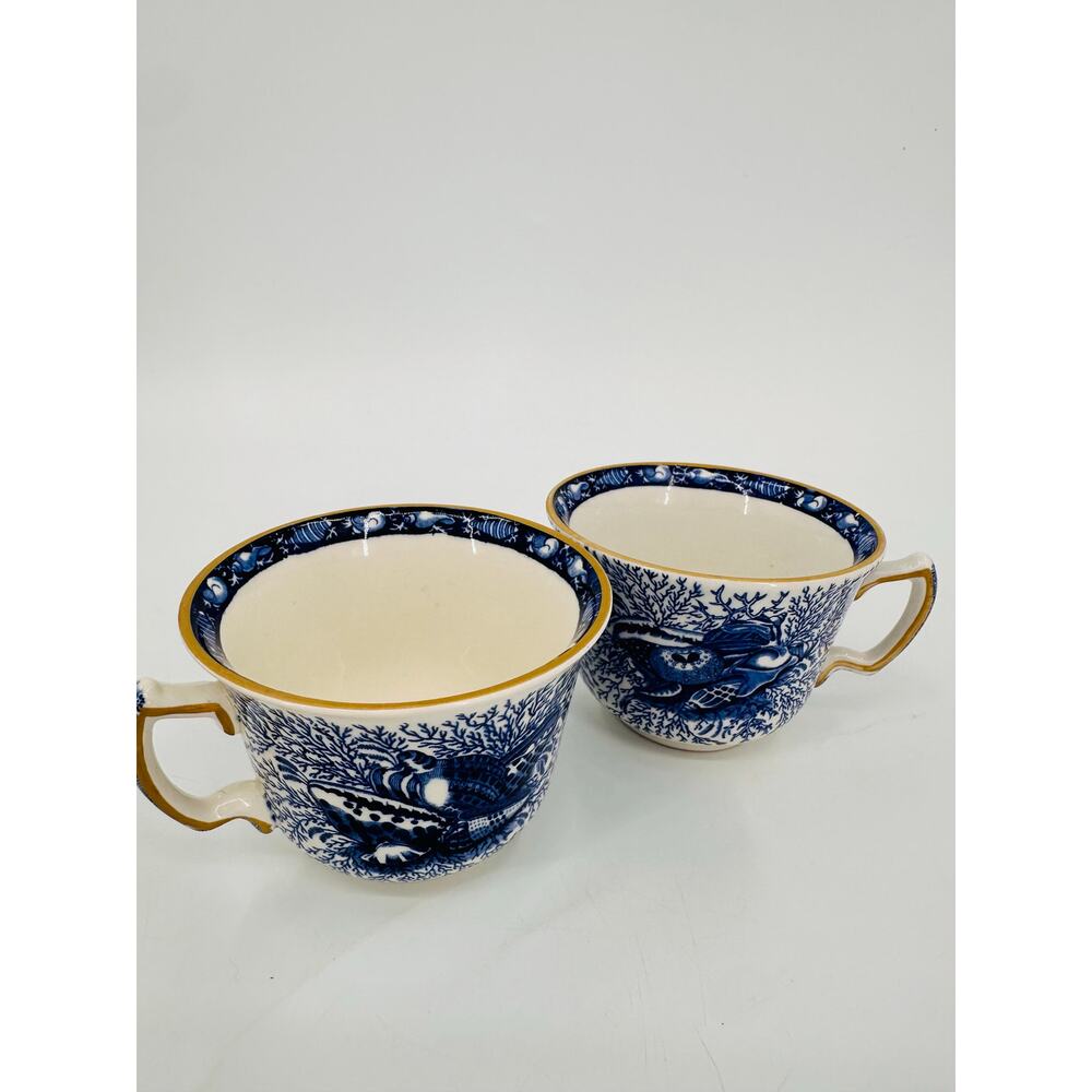 2 Mottahedeh Torquay Blue & White Seashell Teacups England Gold Trim Winterthur - Picture 3 of 9